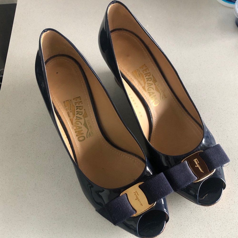 Salvatore Ferragamo Blue Patent Leather Sissi Bow Peep Toe Mid Wedge Pumps